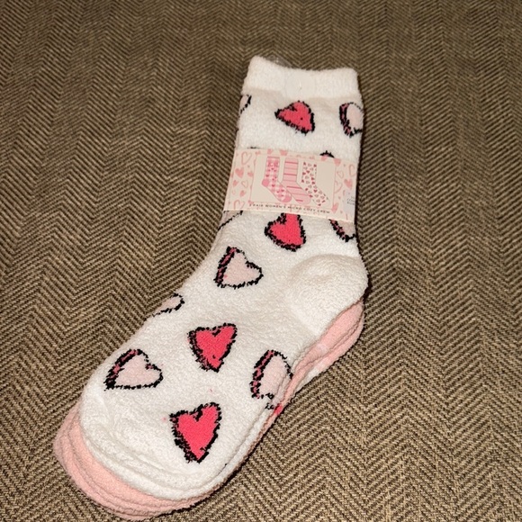 NWT Rae Dunn Pink/White Fuzzy Heart Micro Cozy Crew Socks 3 pair Valentine’s Day - Picture 3 of 11